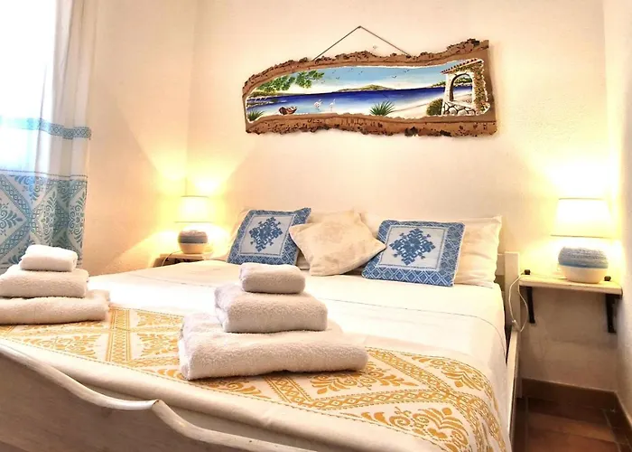 Capo Figari 8, Spazioso Nel Centro Di Con Terrazza, Wi-fi, Parcheggio Gratuito * Golfo Aranci