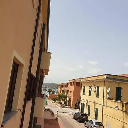 Apartamento Capo Figari 8, Spazioso Nel Centro Di Con Terrazza, Wi-fi, Parcheggio Gratuito